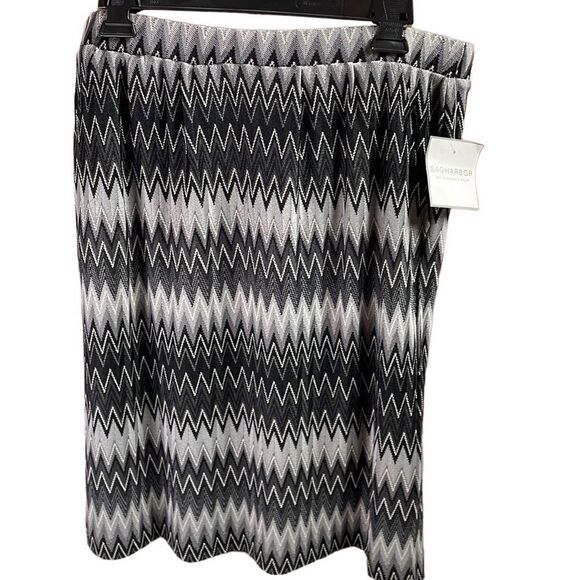 SAG HARBOR Ladies Elastic Waist Above Knee Chevron Print Skirt Black Size Medium - Picture 1 of 7